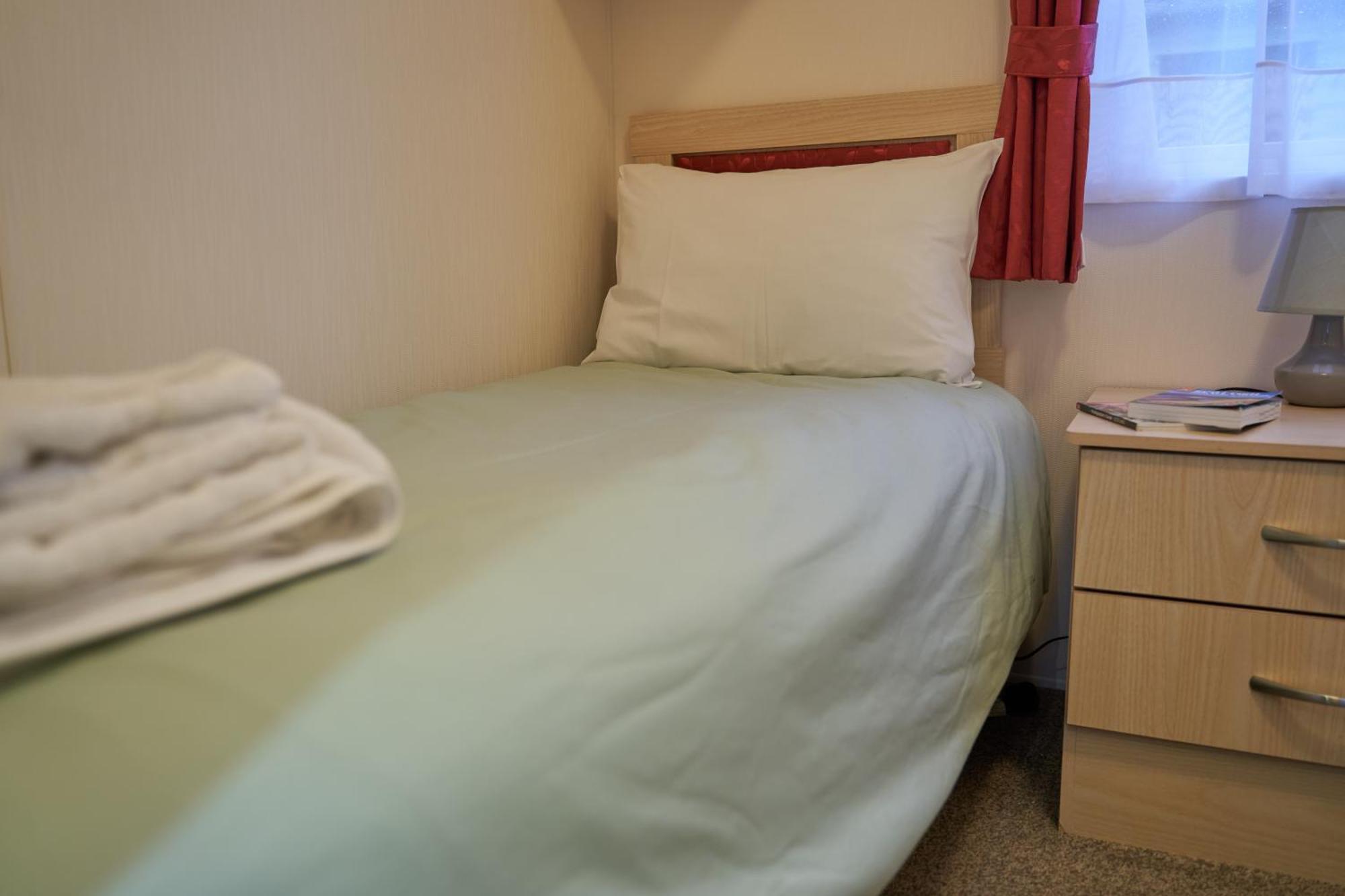 Linnhe Lochside Holidays Corpach Zimmer foto